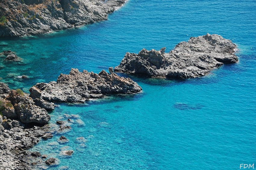 Calabria - scogliera di Copanello e grotte di San Gregorio